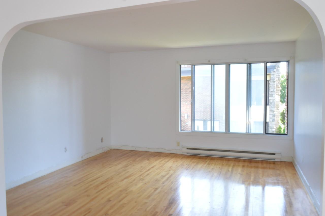 192 Boulevard Thompson - Photo 2 of 9