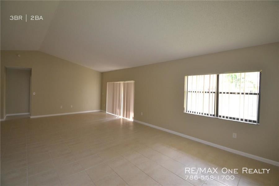 5911 York Ln - Photo 2 of 6