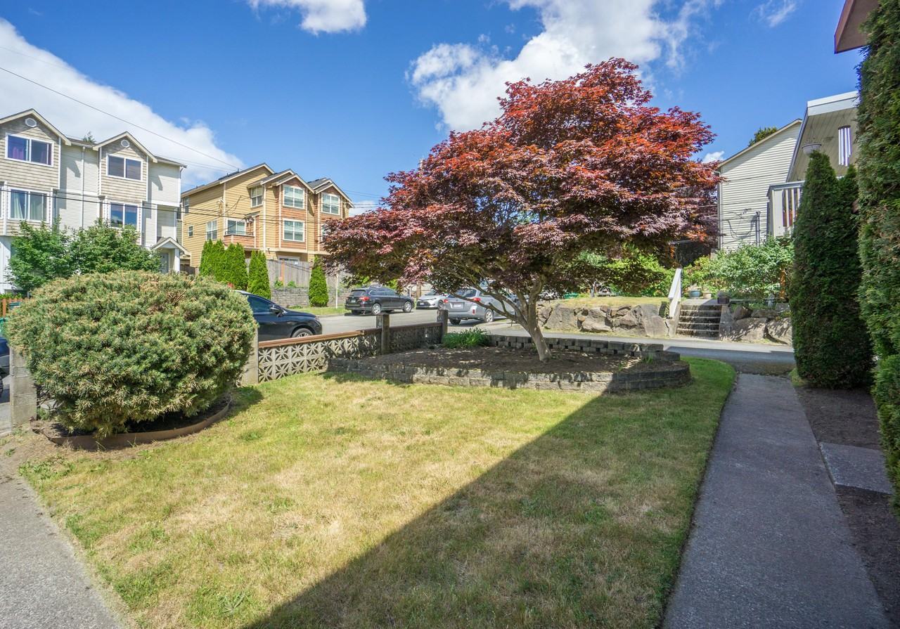 9212 Ashworth Ave N - Photo 2 of 14