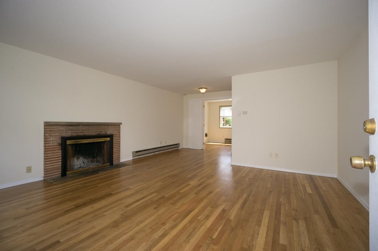 9212 Ashworth Ave N - Photo 3 of 14