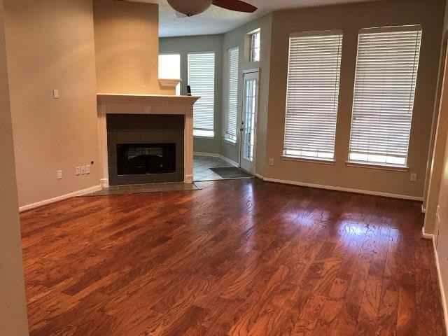 116 Crimson Bay Dr - Photo 2 of 17