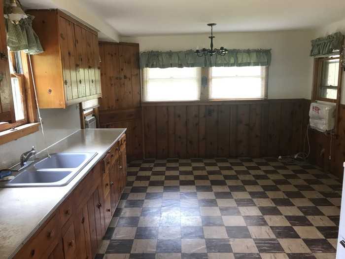 2690 N Lakeshore Rd - Photo 3 of 6