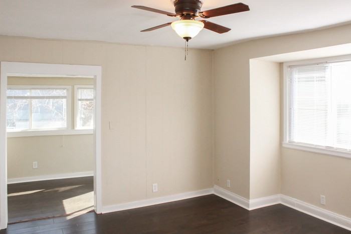 703 E 34th St - Photo 3 of 24