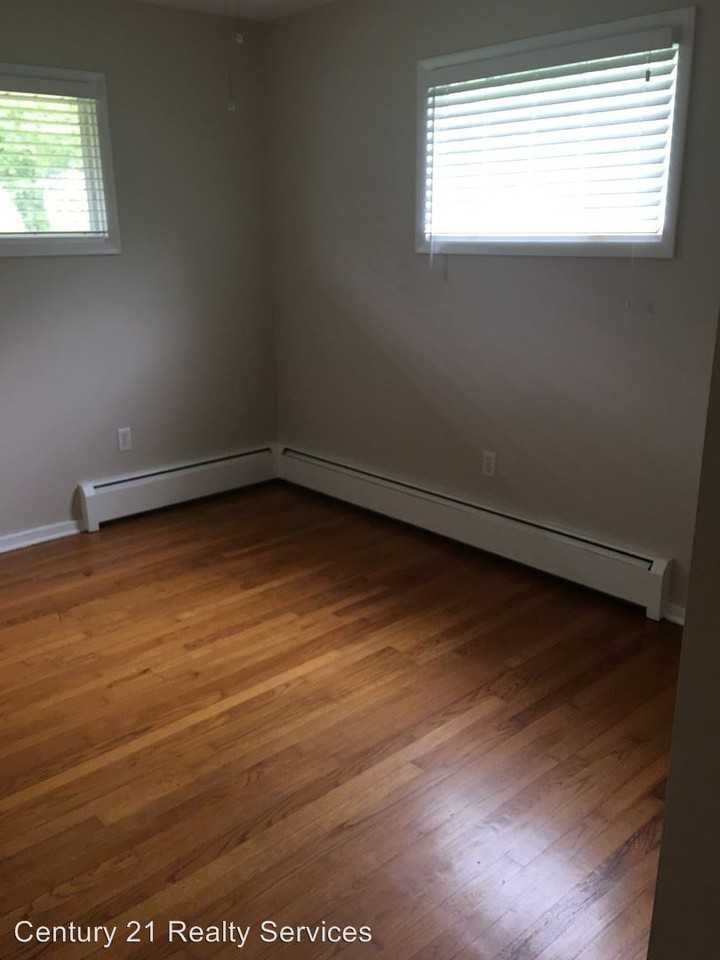 123 N Fileys Rd - Photo 3 of 10