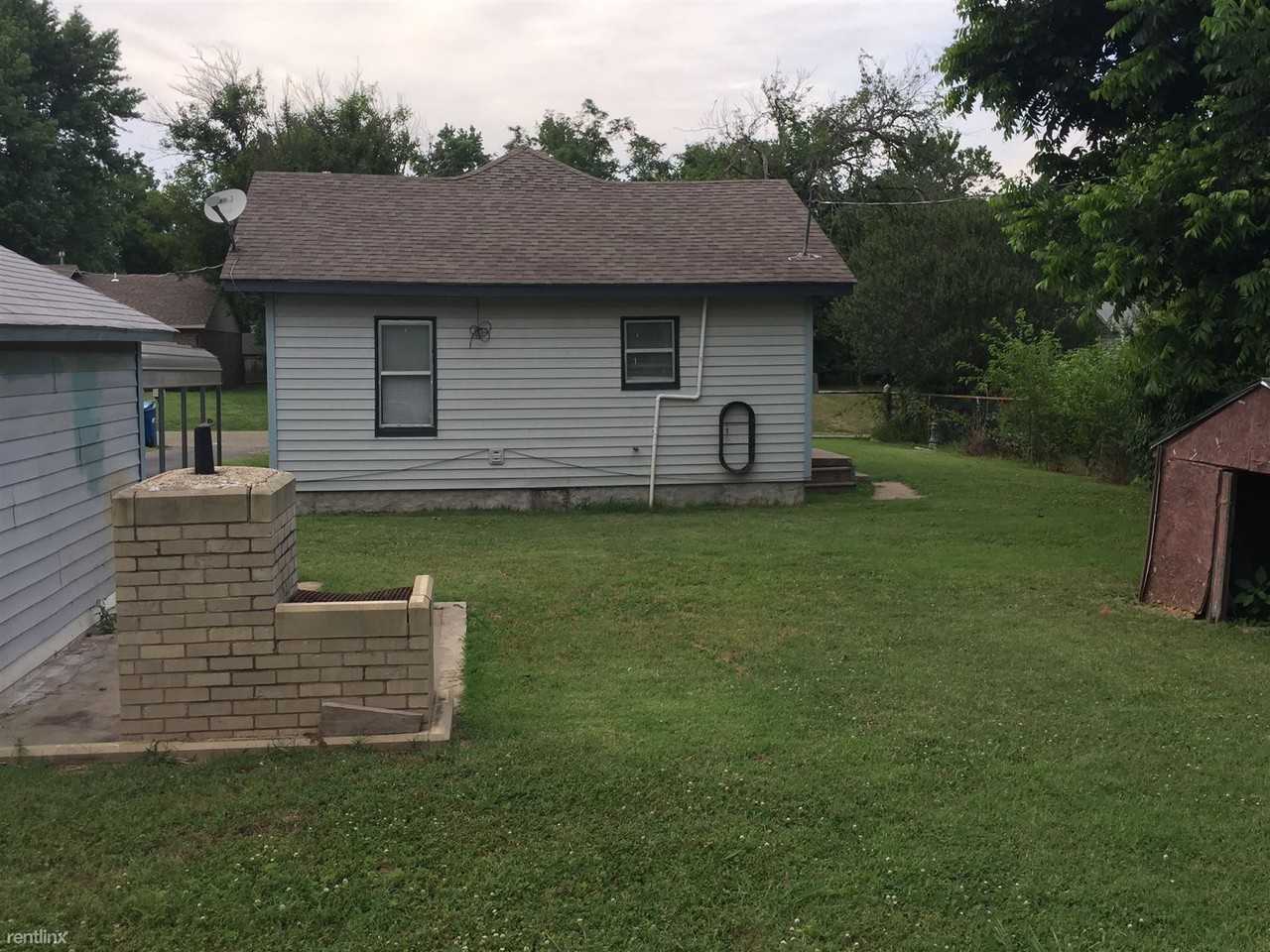 1207 e oak st - Photo 2 of 12