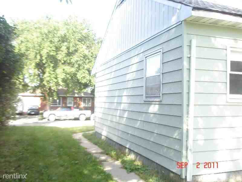 708 14th Ave West - Photo 3 of 15