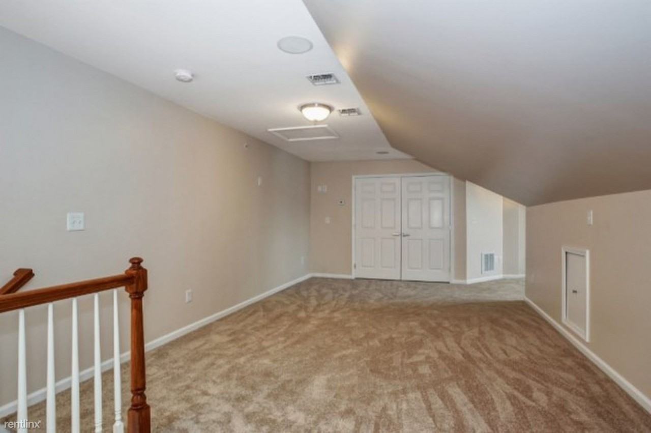 77 Hudson St - Photo 2 of 15