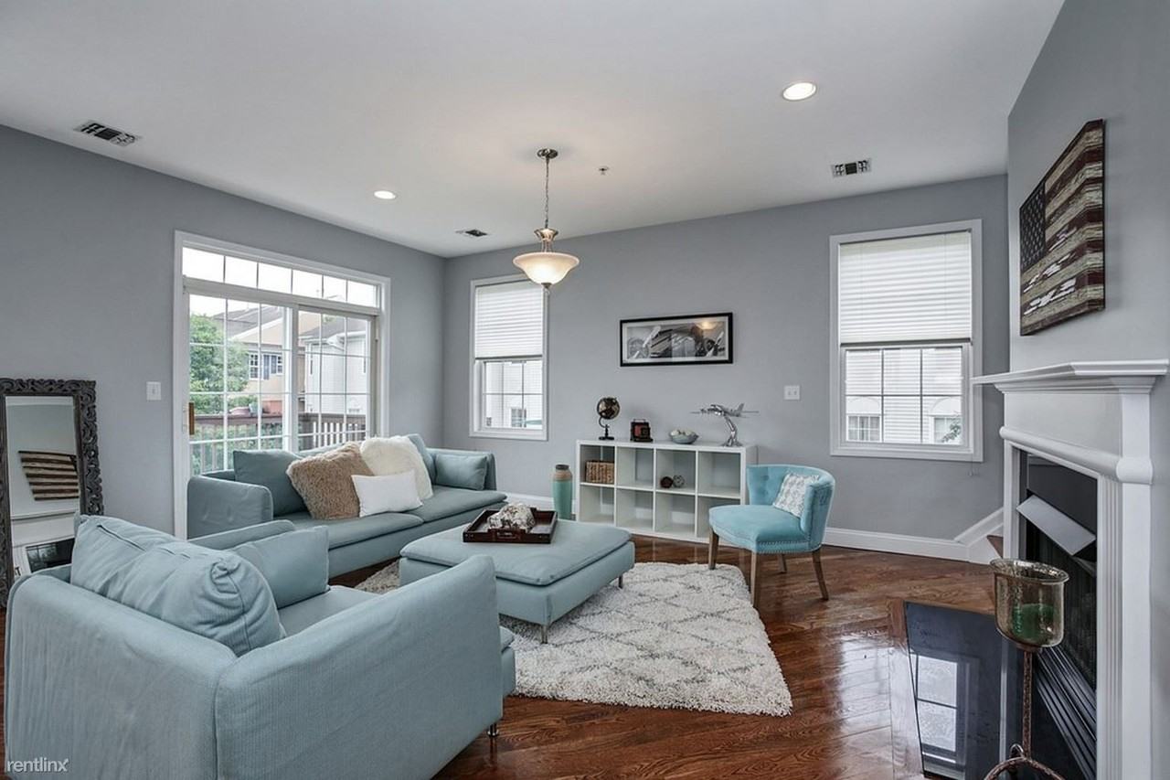 77 Hudson St - Photo 3 of 15