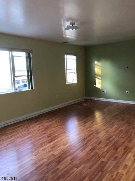 564 Cherry St - Photo 3 of 18