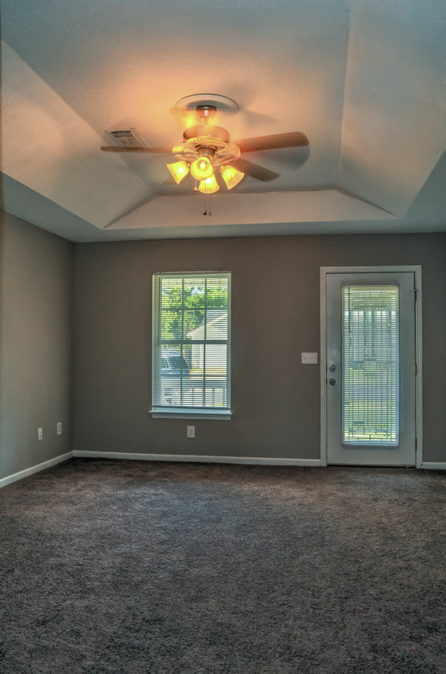15988 Stone Ridge Cir - Photo 2 of 7