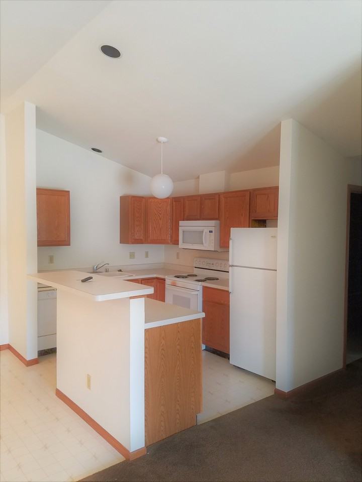 713 S Blue Mounds St - Photo 3 of 9