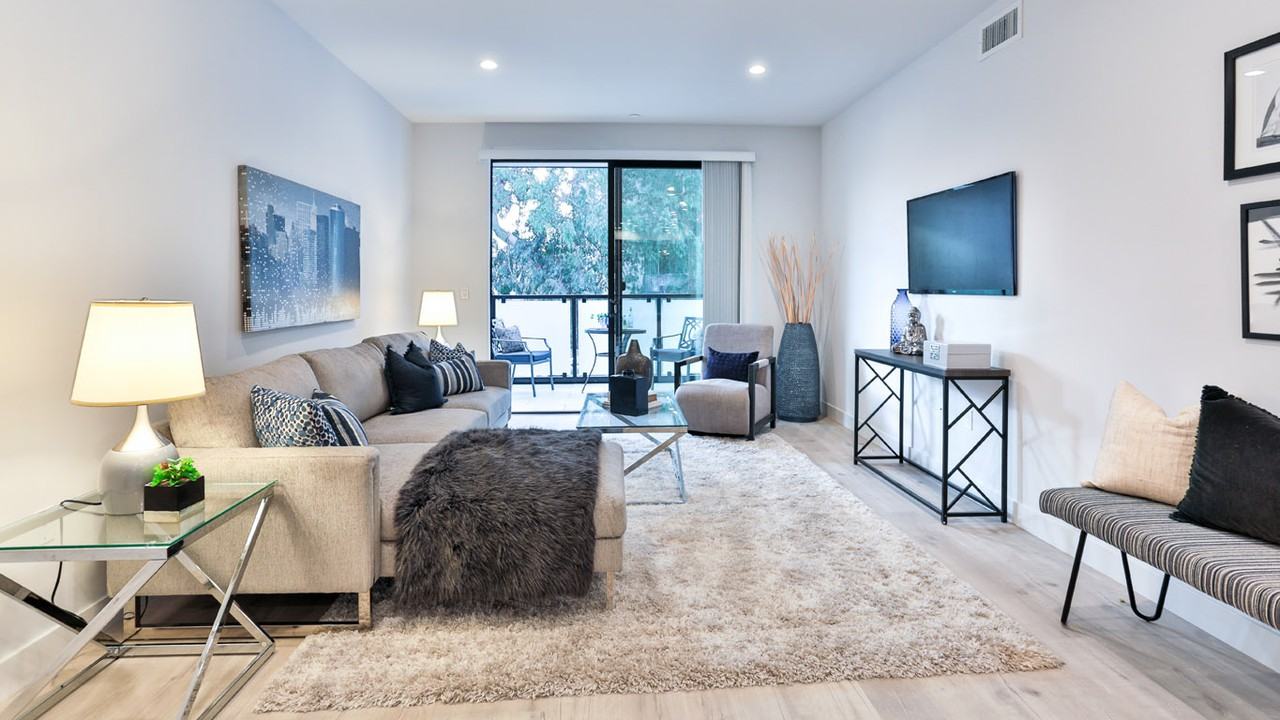 726 North Hudson Avenue #204 - Photo 4 of 32