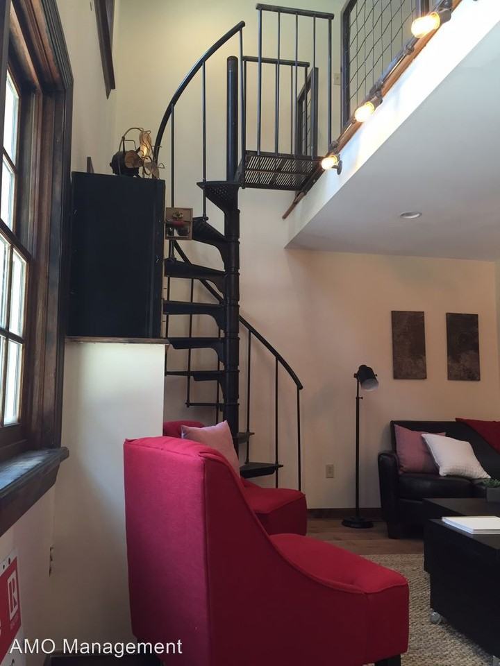 607 Middle St - Photo 3 of 36