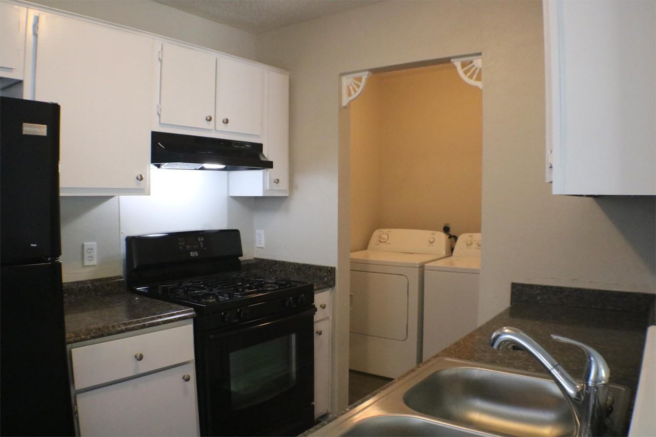 1816 Aberdeen Dr - Photo 3 of 19