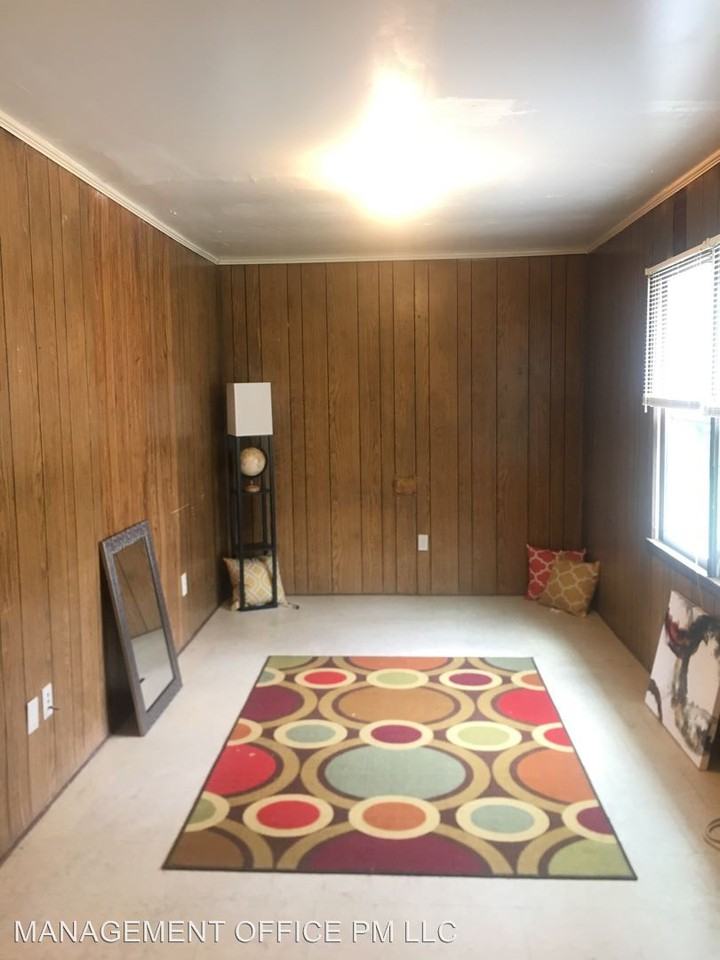 1134 W Davidson Ave - Photo 2 of 5