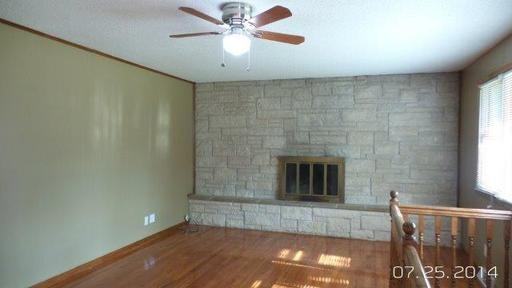 7000 N Fisk Ave - Photo 3 of 15