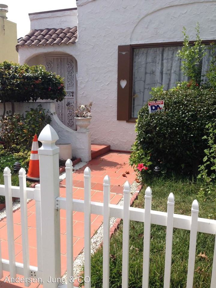 2304 Edwards St - Photo 3 of 24