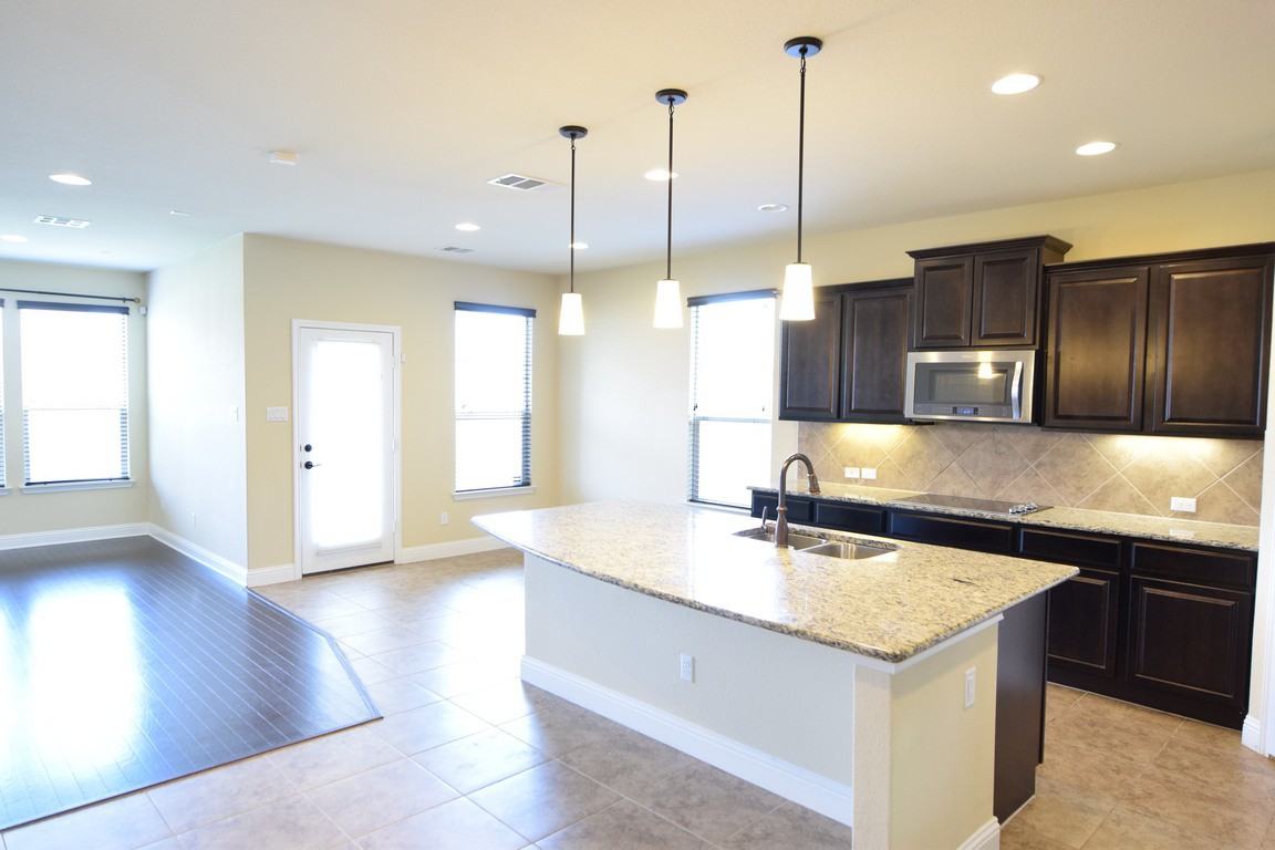 818 Olive Ln - Photo 7 of 26