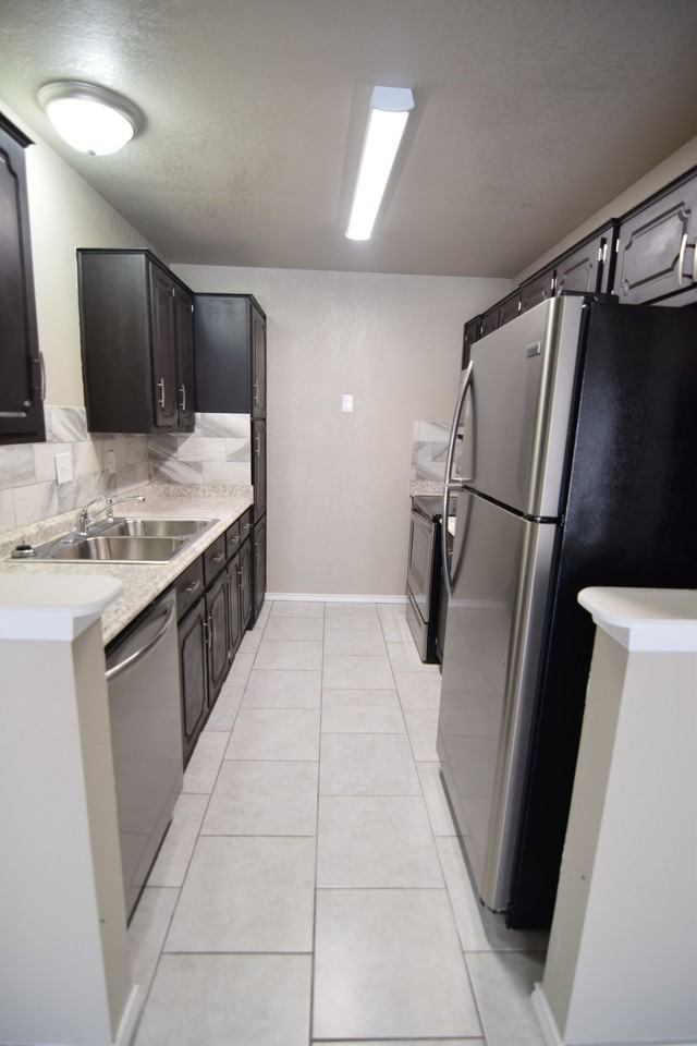 2108 Coach Dr - Photo 4 of 22