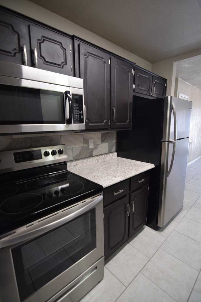 2108 Coach Dr - Photo 5 of 22