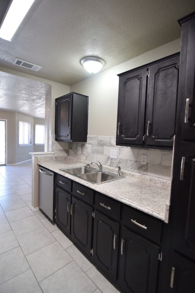 2108 Coach Dr - Photo 6 of 22