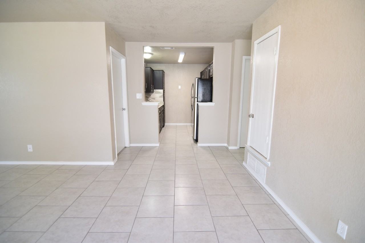 2108 Coach Dr - Photo 7 of 22