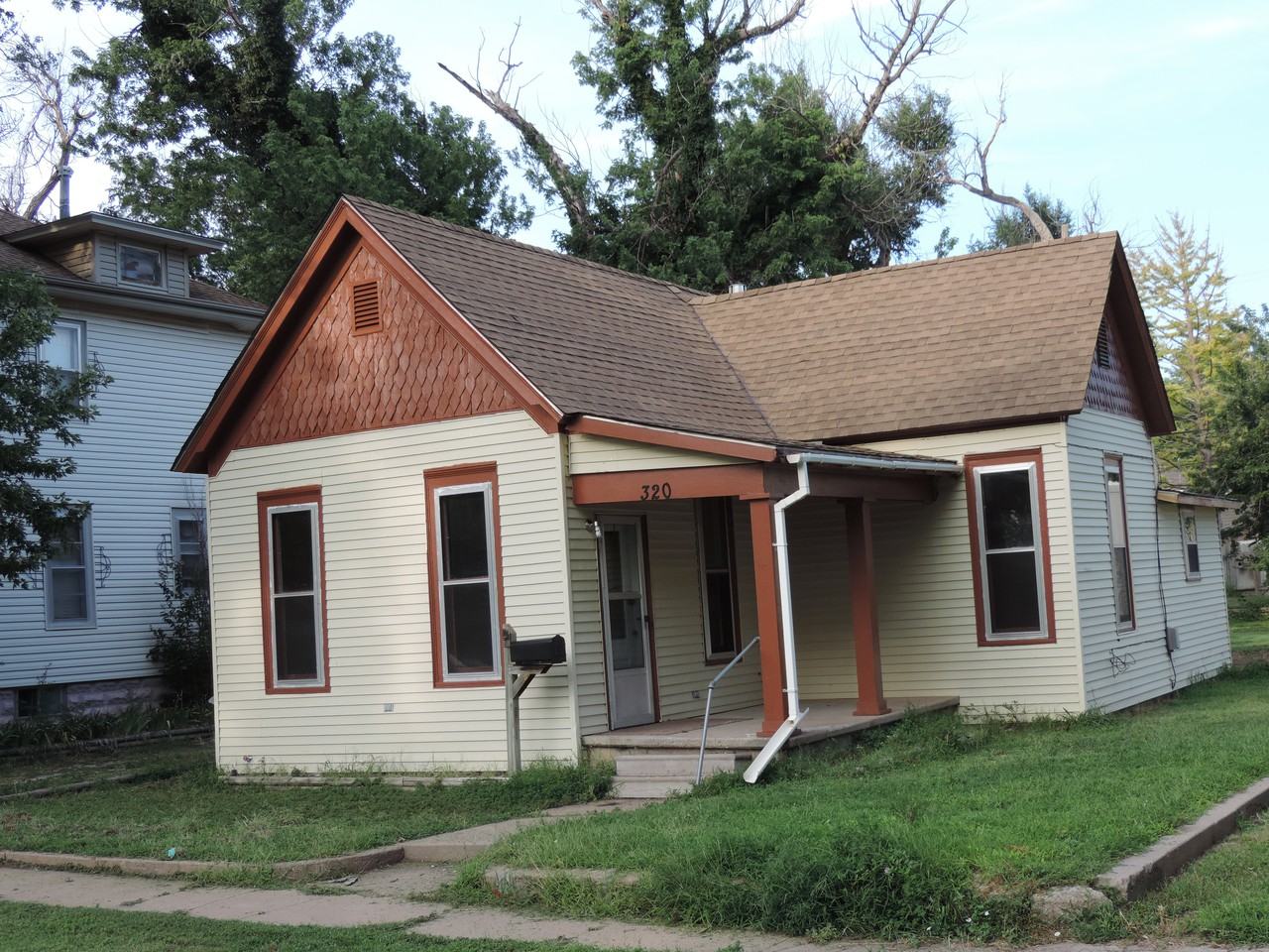 320 N Iuka St - Photo 2 of 18