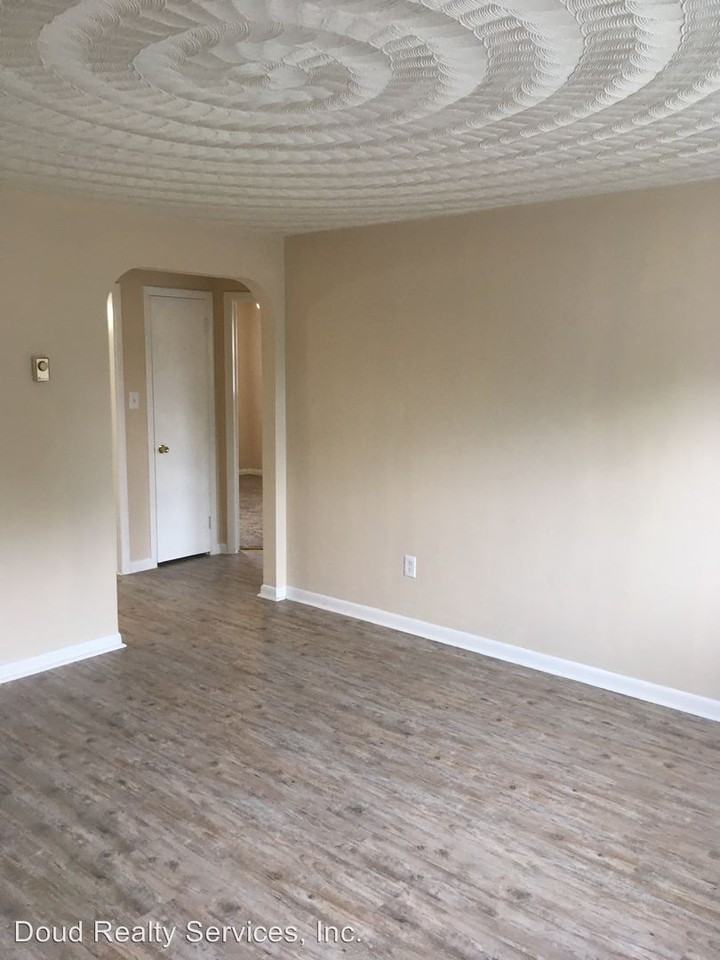 619 Beech St - Photo 3 of 10