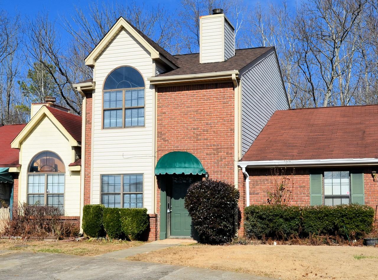 1267 Magnolia Pl - Photo 2 of 46