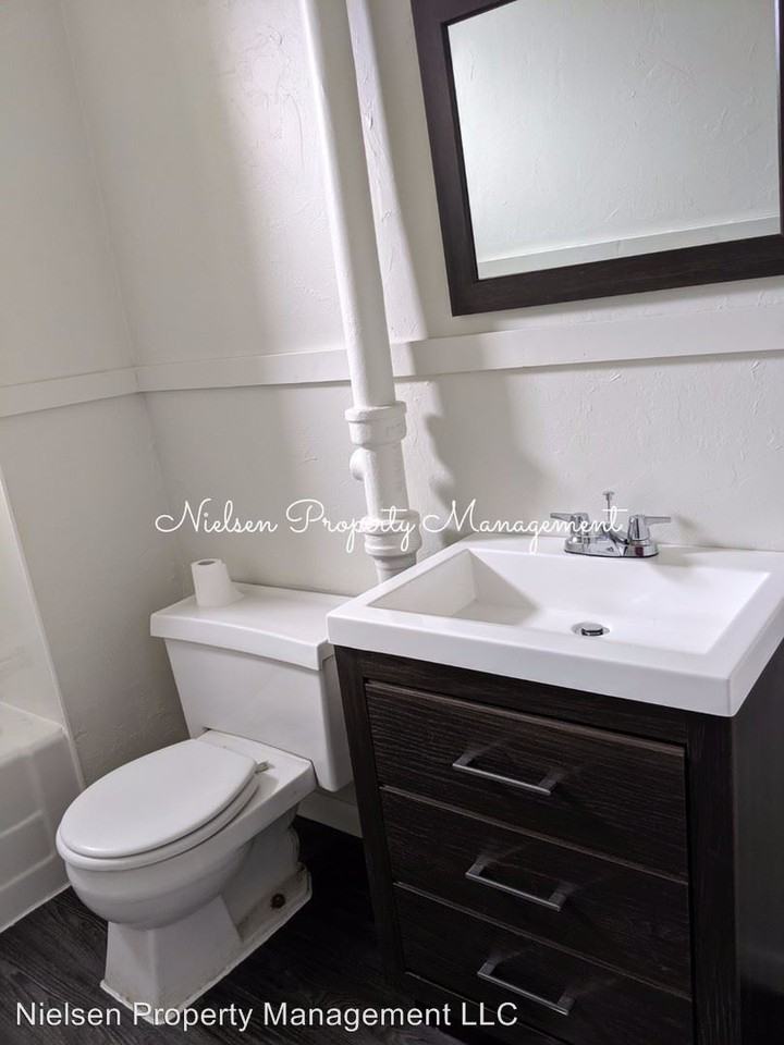 509 Adams St - Photo 3 of 9