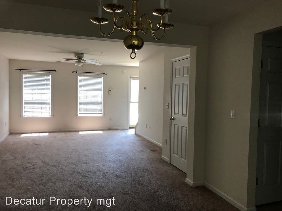 107 Vine St - Photo 2 of 20