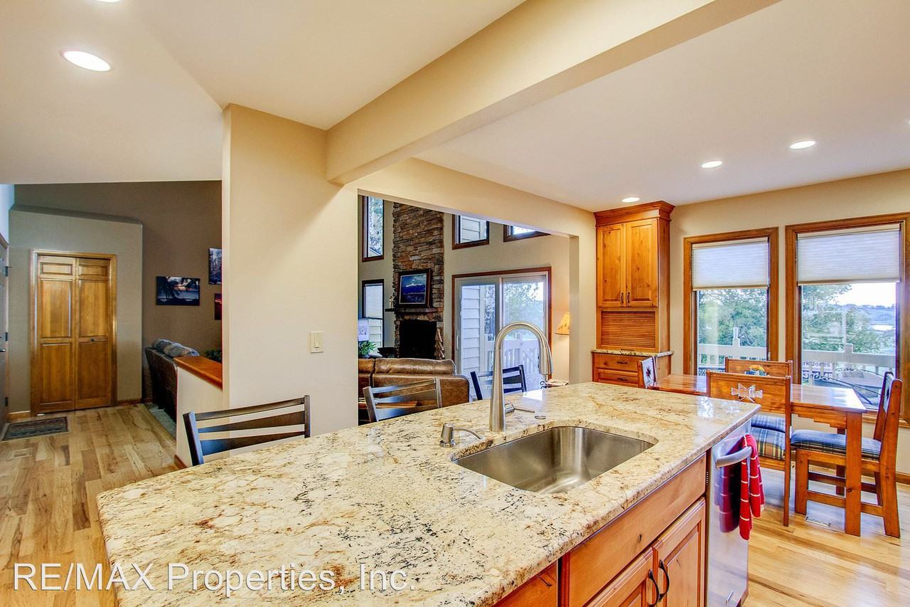 64 Woodbridge Dr - Photo 3 of 40