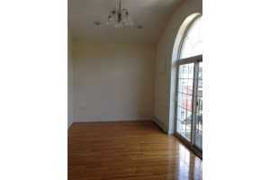 444 Willoughby Ave - Photo 3 of 8