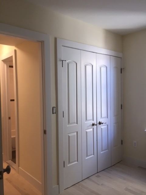 E 18th St #3R - Photo 2 of 6