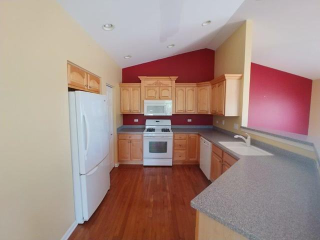 2939 Saganashkee Ln - Photo 3 of 22