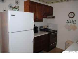 479 Dartmoor Ct - Photo 3 of 7