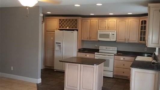 1310 Angeline Ave - Photo 3 of 8