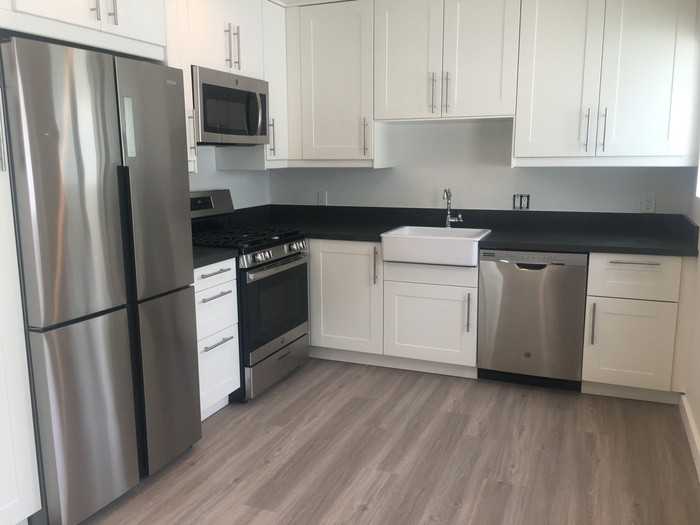 2076 Thomas Avenue - Photo 2 of 18