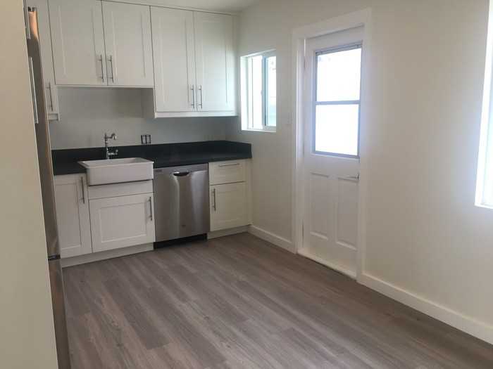 2076 Thomas Avenue - Photo 3 of 18