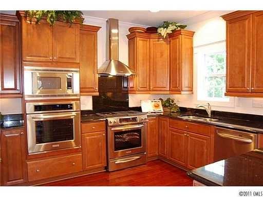 402 Wesley Heights Way - Photo 2 of 6