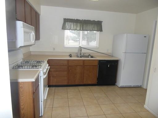 9748 8th St - Photo 2 of 7