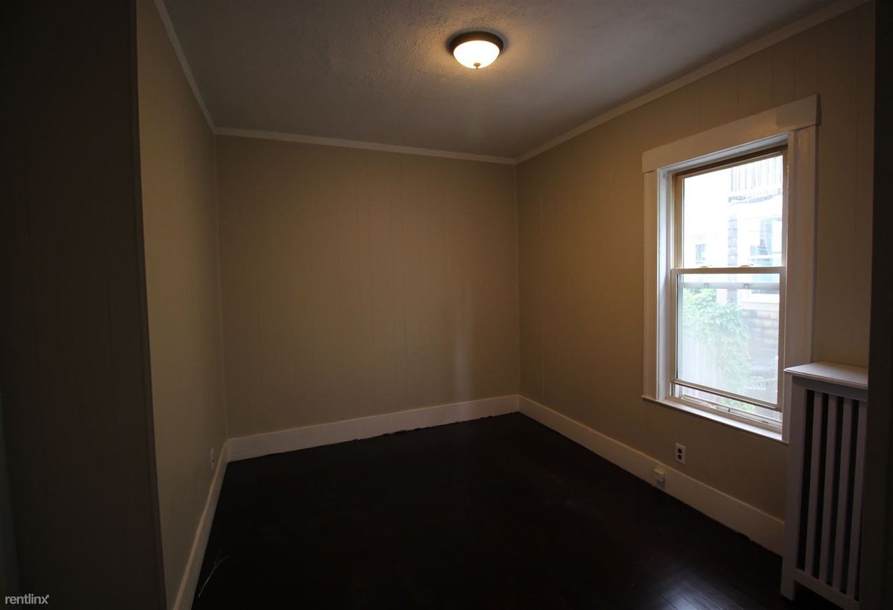 81 Conwell Ave - Photo 3 of 4
