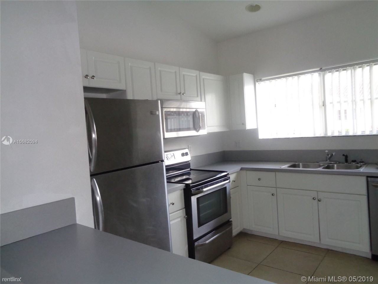 3854 SW 48th Ave - Photo 2 of 10