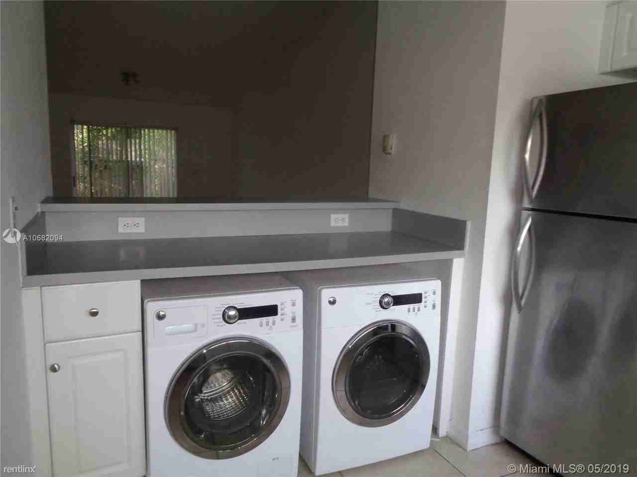 3854 SW 48th Ave - Photo 3 of 10