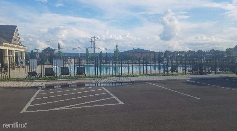 4040 Commons Dr - Photo 3 of 7