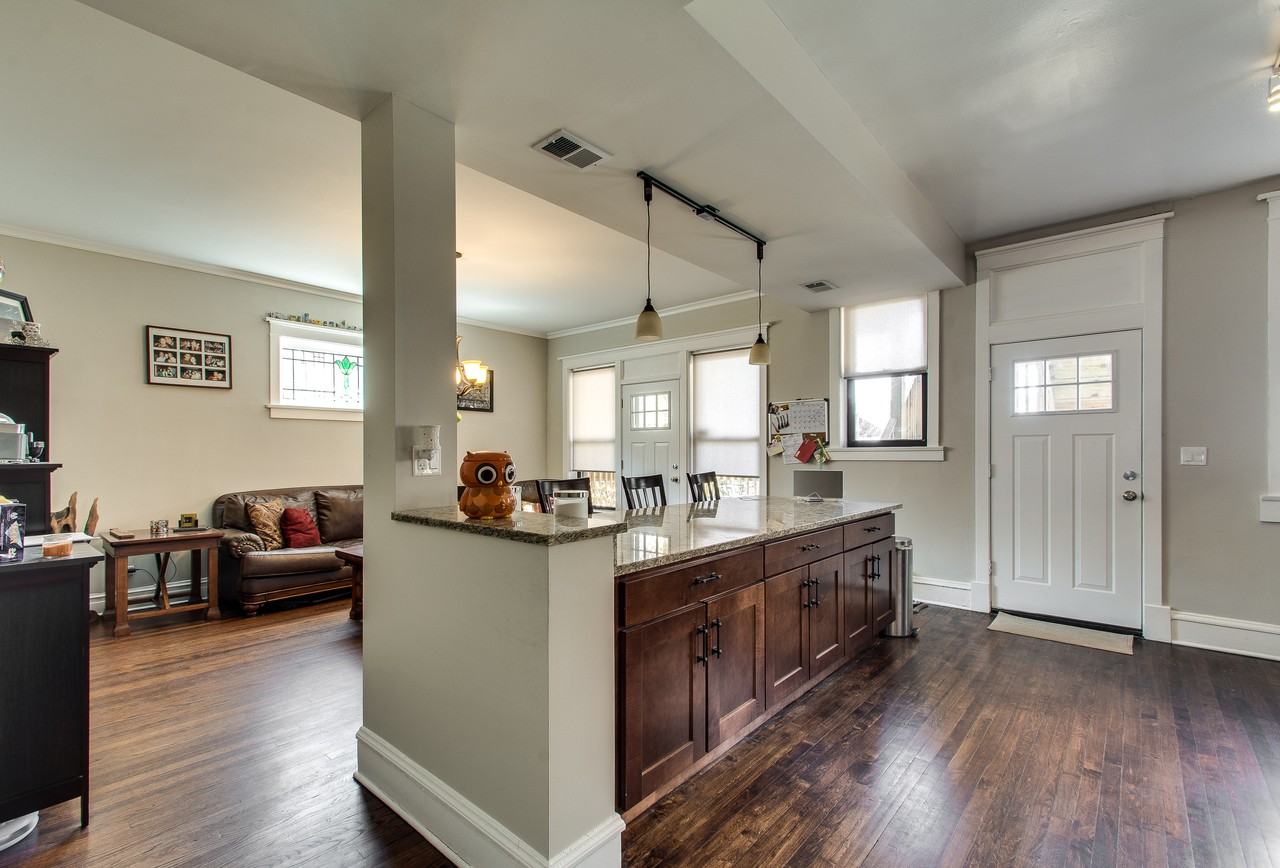 1050 West Ardmore Avenue #1