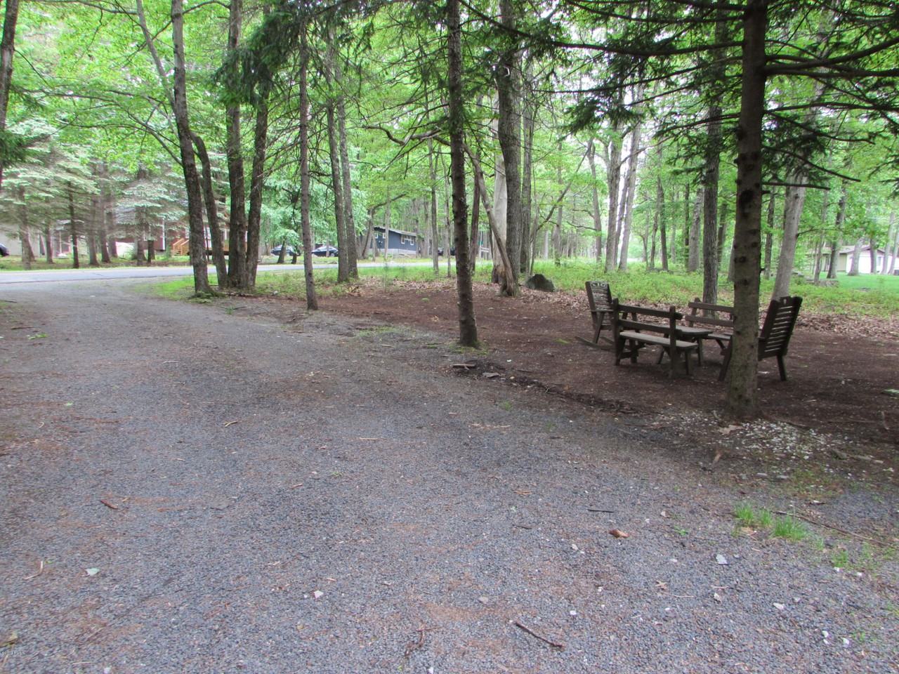 135 Hillcrest Dr - Photo 3 of 47