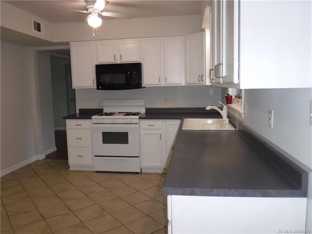106 Revolutionary Rd - Photo 2 of 22