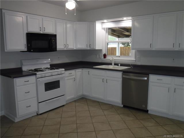 106 Revolutionary Rd - Photo 3 of 22