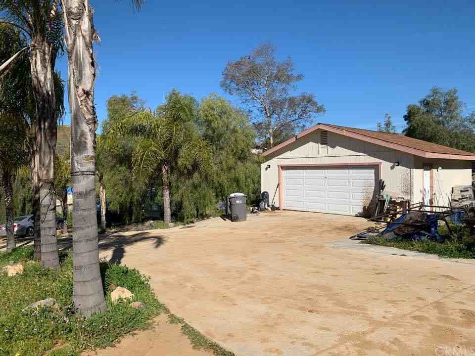 28090 Leona Dr - Photo 2 of 10